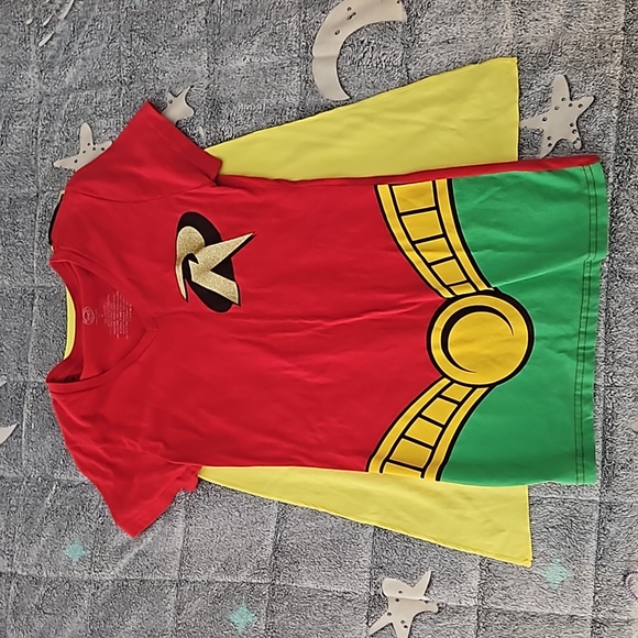 Robin shirt with Detachable cape - Picture 1 of 9
